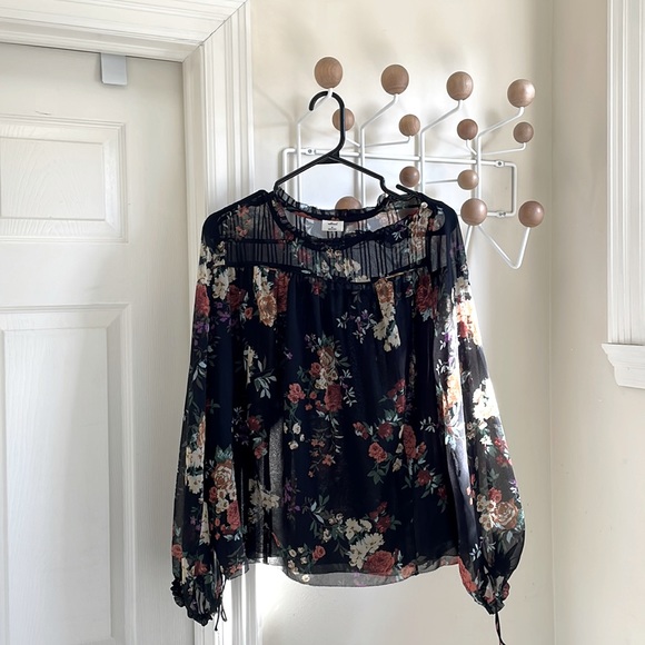 Wilfred Tops - Aritzia Wilfred - Floral Long Sleeve Top - M